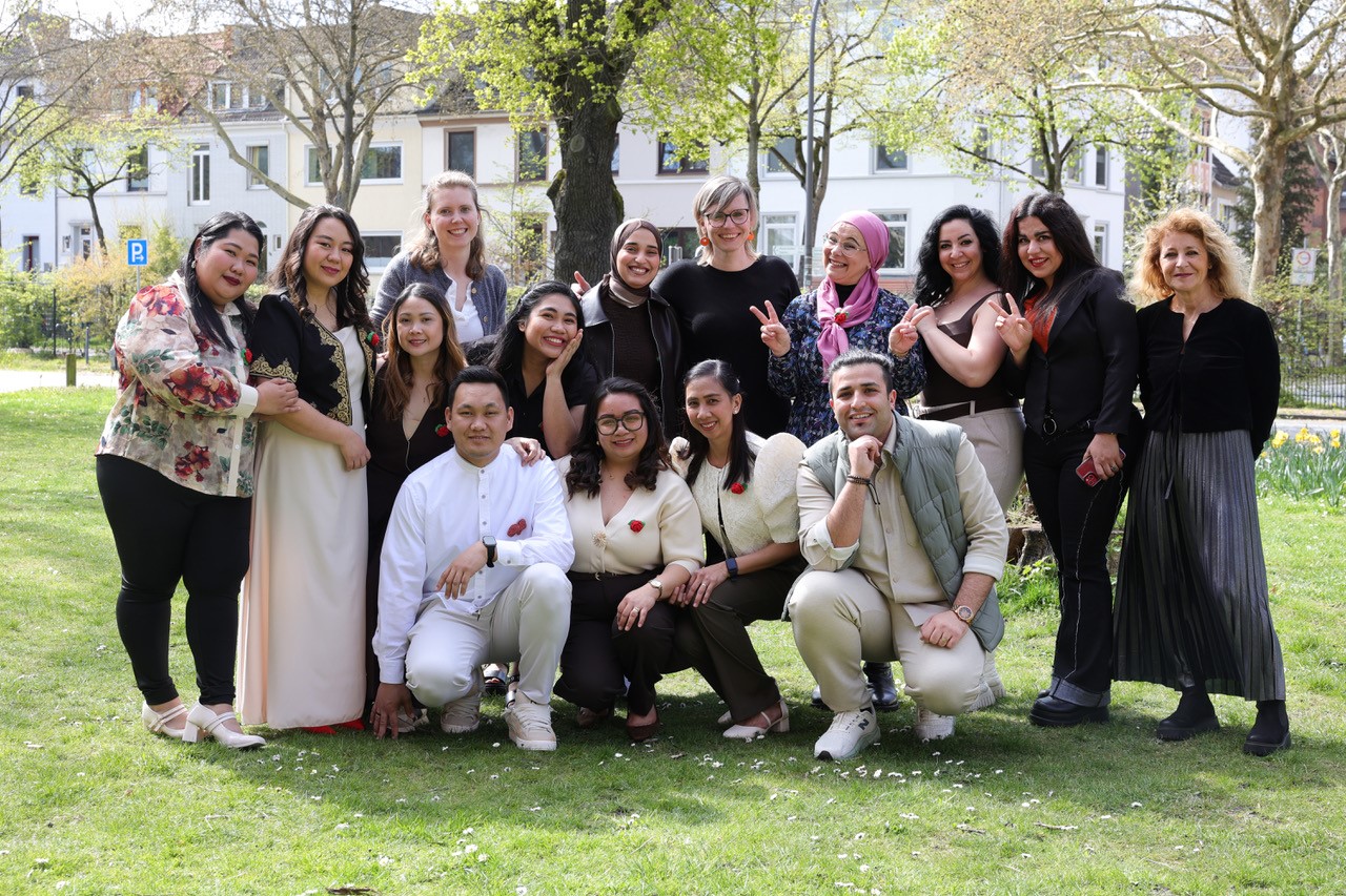 Gruppenbild der Absolventen vor der Feierstunde